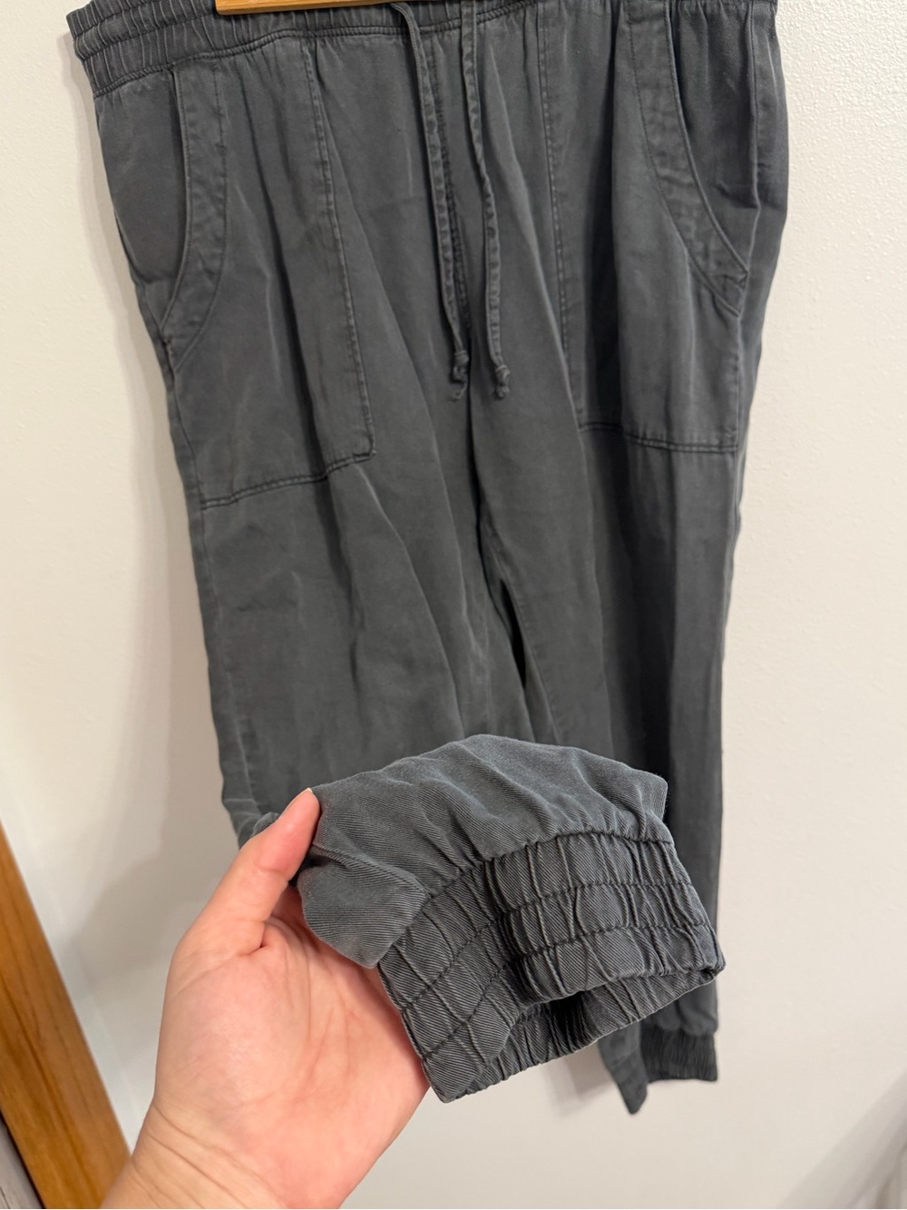 GAP Joggers - Picture 4 of 9